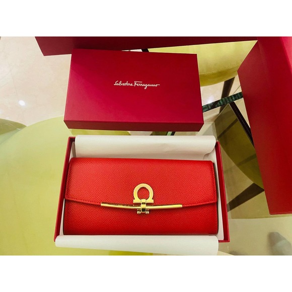 Salvatore Ferragamo Gancini continental wallet RED Gold Leather Clutch Large - Picture 2 of 11